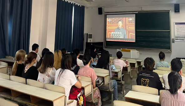 會議室里的人們AI 生成的內容可能不正確。